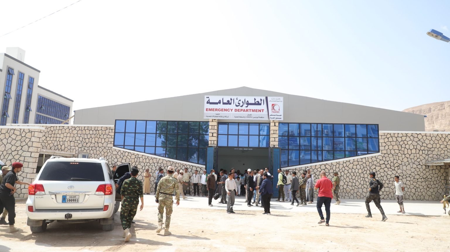 محافظ حضرموت يدشن العمل بمركزي الطوارئ العامة والحوادث والمناظير والعمليات بهيئة مستشفى سيئون العام