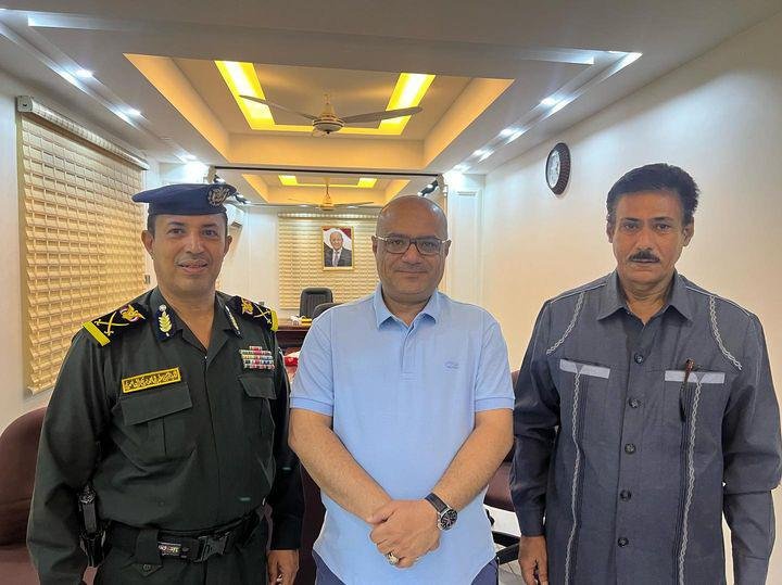 وزير التخطيط يلتقي وكيل وزارة الداخلية لقطاع الخدمات المدنية.