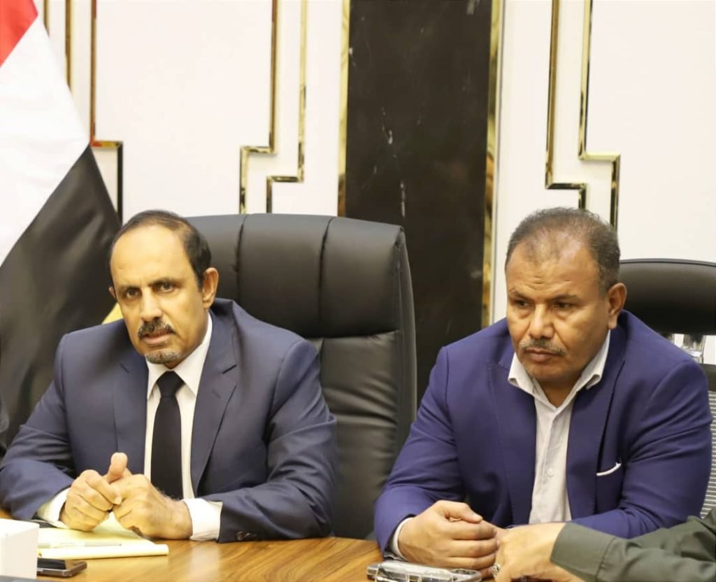 محافظ حضرموت يطمئن على صحة وكيل المحافظة لشؤون الوادي والصحراء مثمنًا جهوده الإدارية والوطنية