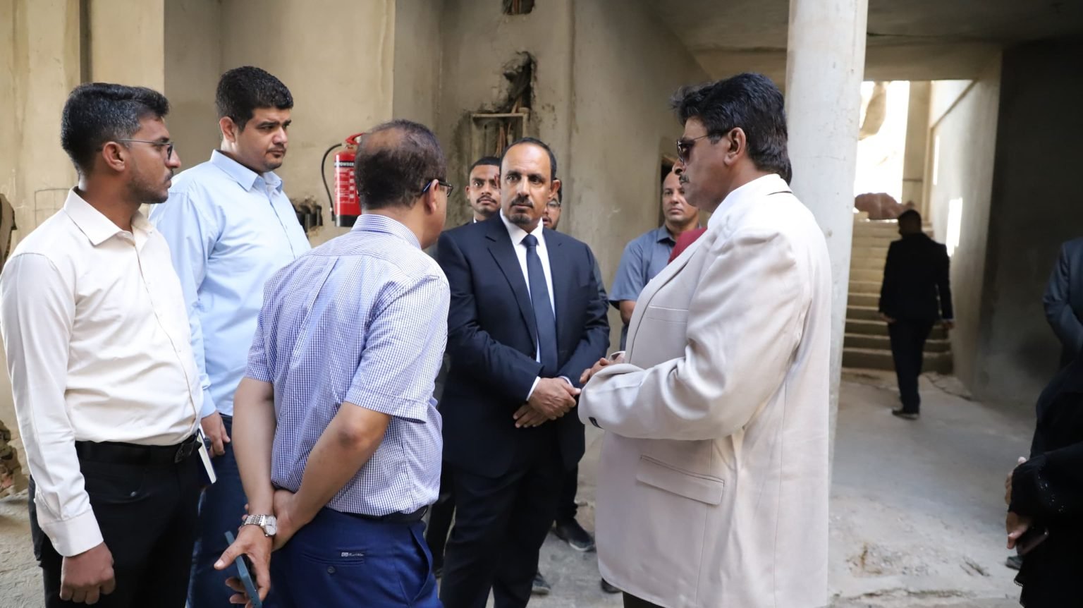 محافظ حضرموت يتفقّد أوضاع النازحين من مناطق الصراع