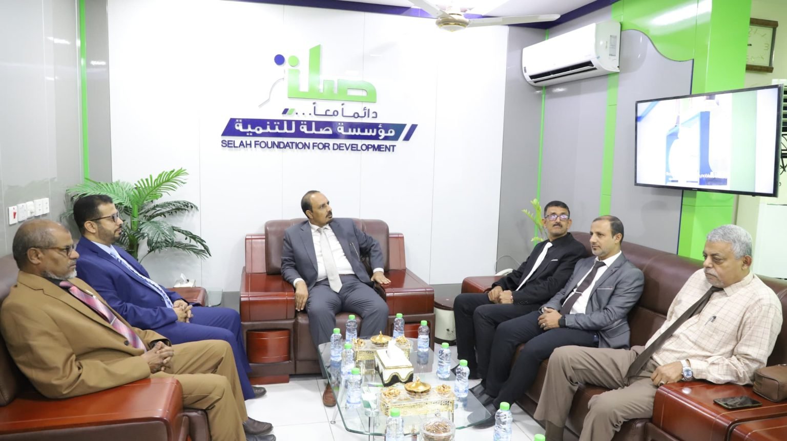 محافظ حضرموت يدشن 10 مشاريع تنموية للربع الأخير لعام 2023 بمؤسسة صلة للتنمية ويشيد بأدوارها في المجالات التنموية والانسانية