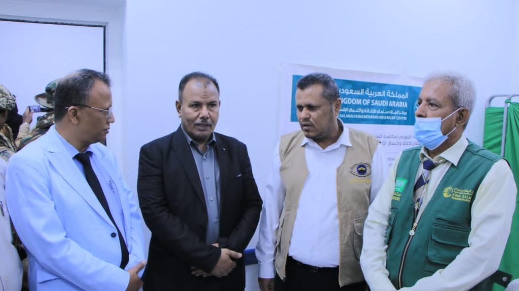 تدشين المخيم المجاني لطب وجراحة العيون بهيئة مستشفى سيئون العام