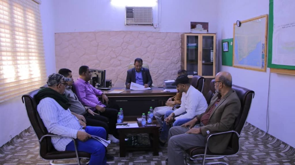 إجتماع يناقش مقترحات بزيادة المساحات الخضراء بشوارع مدينة سيئون