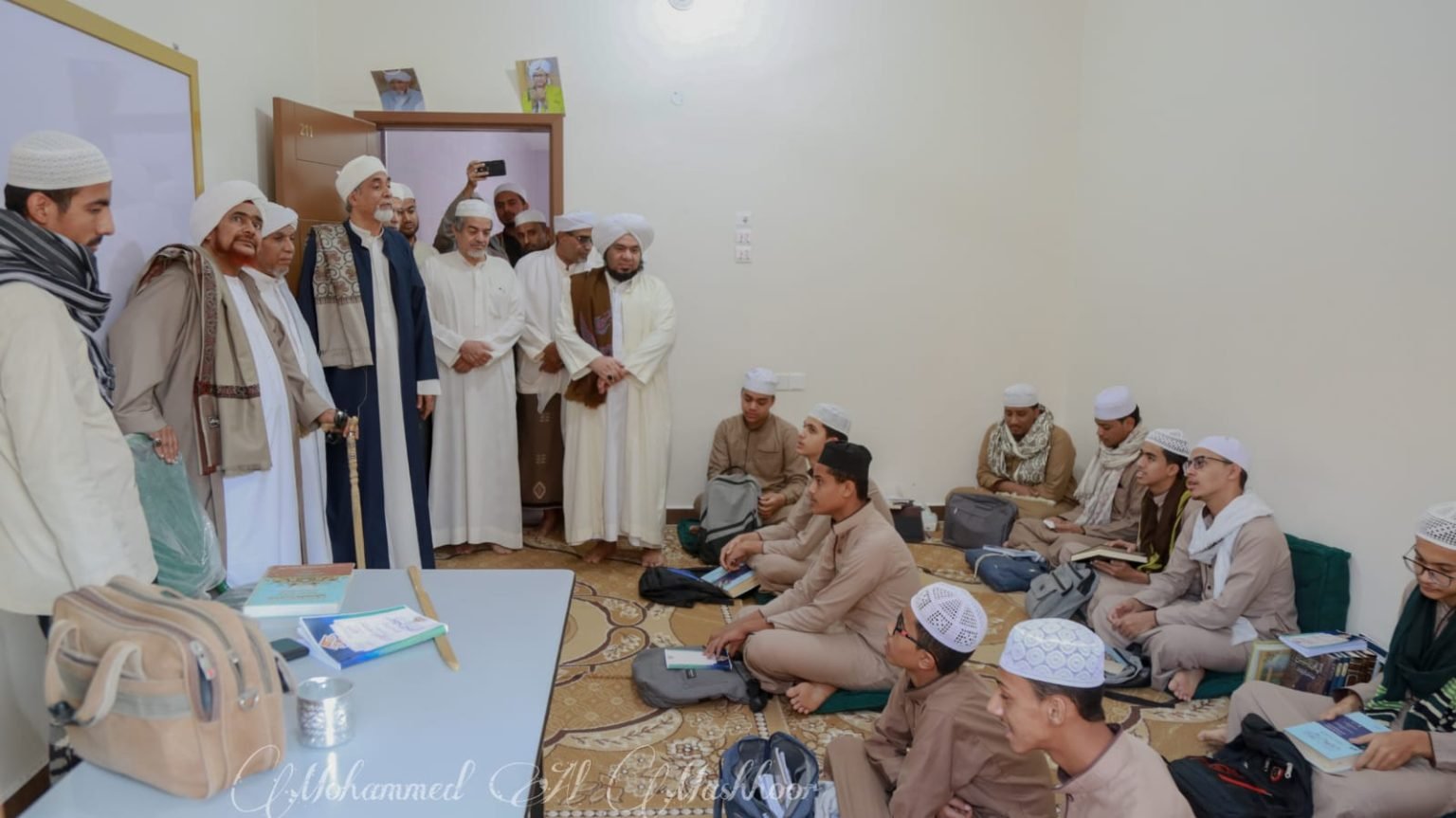 الداعية عمر بن حفيظ يتفقد مدرسة الإمام محمد بن حسن جمل الليل بتريم