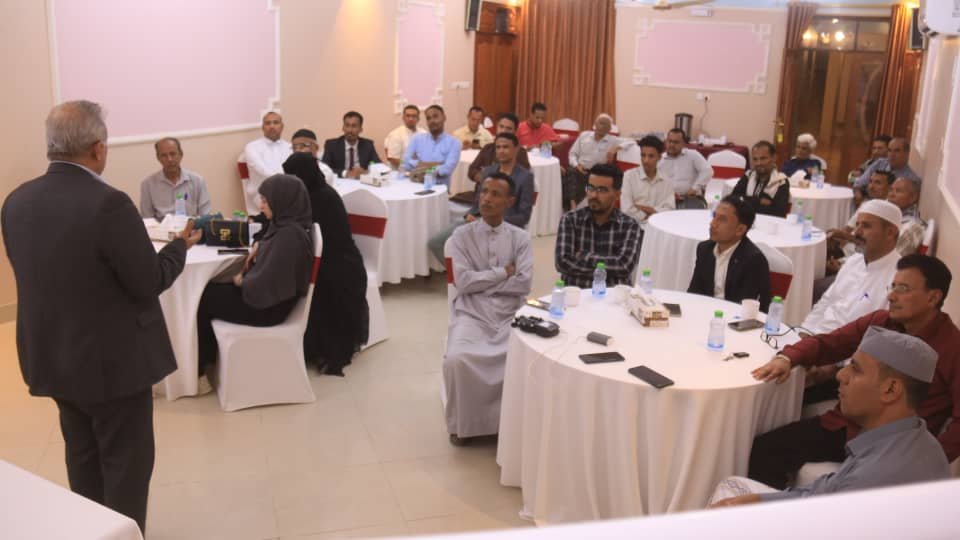 إذاعة سيئون تنظم مساء أمس أمسية تدريبية في مهارات الصوت للمدرب القدير سالم الجحوشي