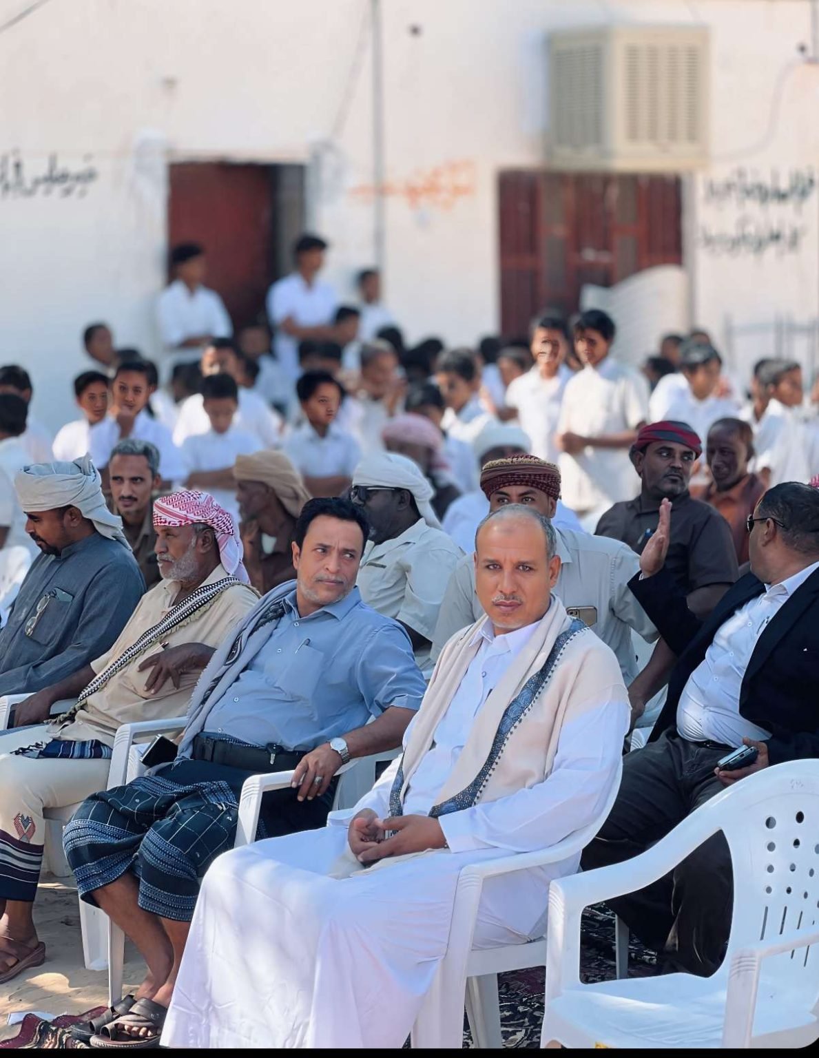 تدشين مشروع تشغيل الطاقة الشمسية بمدرسة الأحقاف للتعليم الأساسي بمديرية السوم