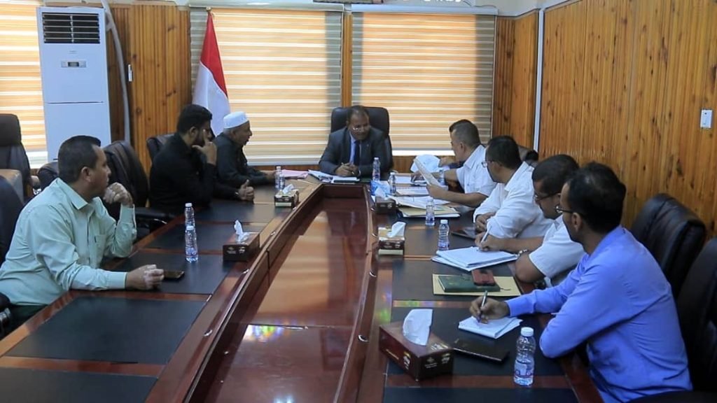 فتح مظاريف مناقصة بشأن توريد أدوية للمركز الوطني لعلاج الأورام بوادي حضرموت .