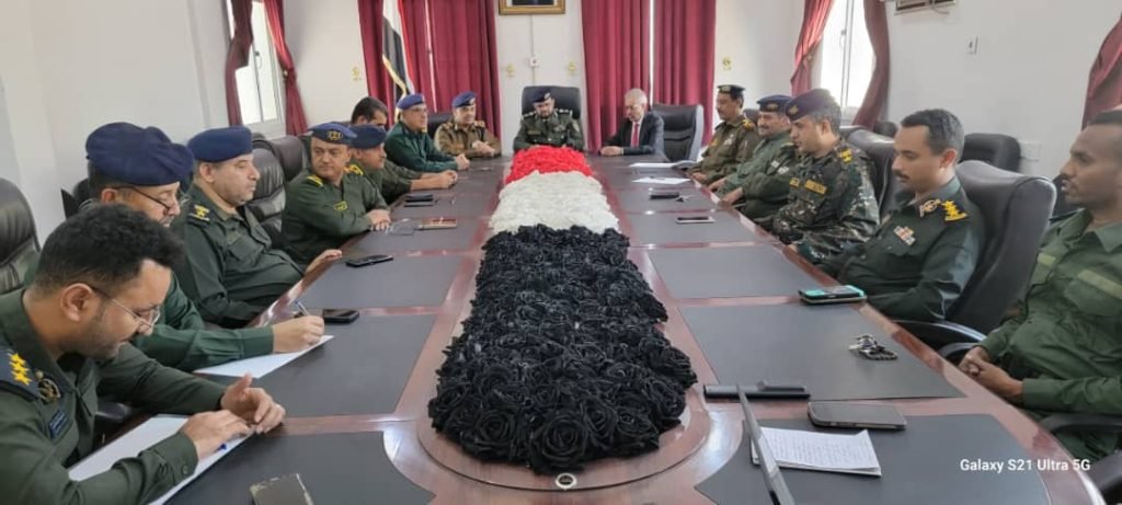 محاضرة توعوية في مجال الأمن الرقمي لمنتسبي ديوان وزارة الداخلية بسيئون