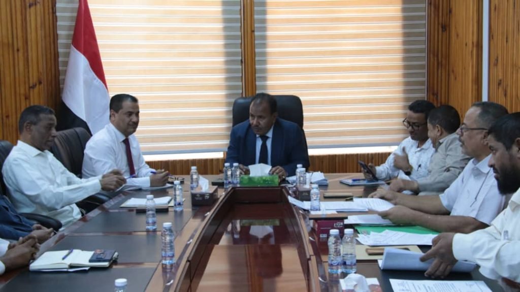 لجنة المناقصات بوادي وصحراء ترسي مشروعين صحي وتعليمي