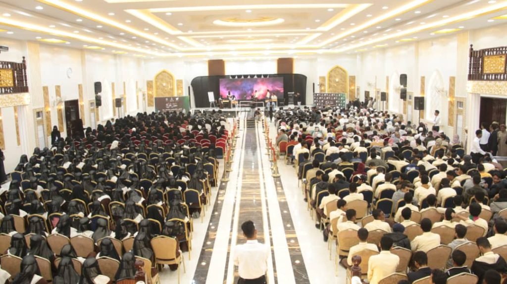 الثانوية النموذجية بسيئون تحتفل اليوم بتخرج 78 طالب وطالبة