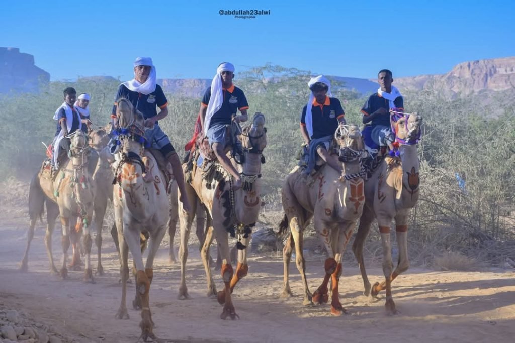 قافلة الجمال تغادر مدينة تريم صوب شعب نبي الله هود عليه السلام