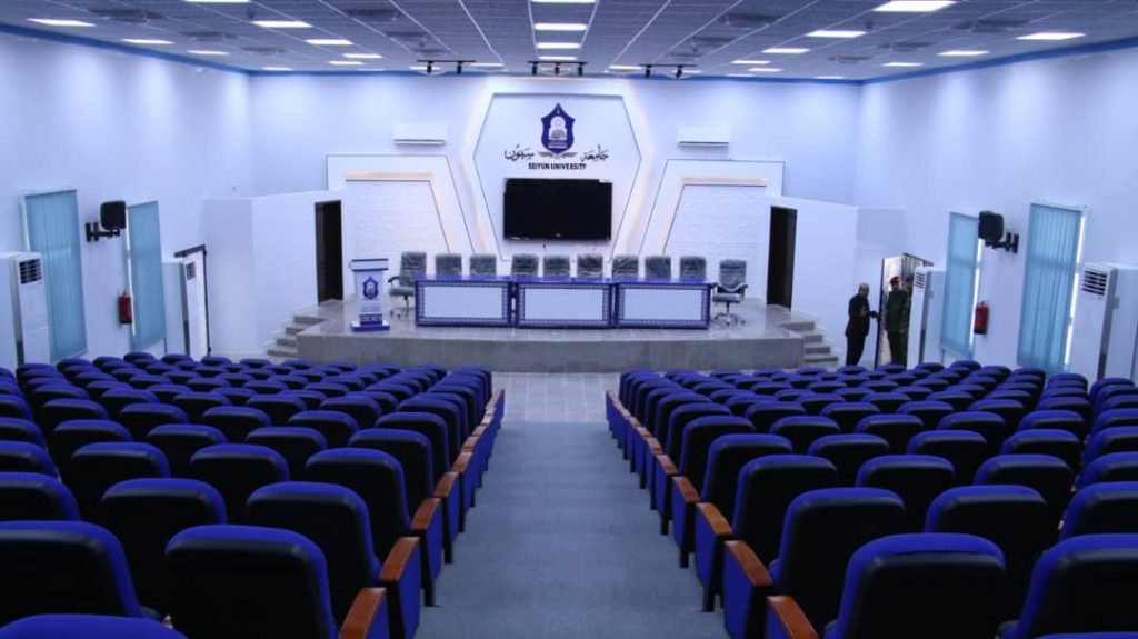 افتتاح القاعة الكبرى والخيمة التراثية بمجمع الكليات بجامعة سيئون