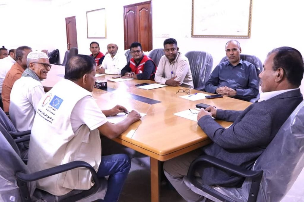 تسليم مشروع تنفيذ تمديد شبكة المياه الرئيسية لمنطقة السحيل الغربي بسيئون للجهة المنفذة