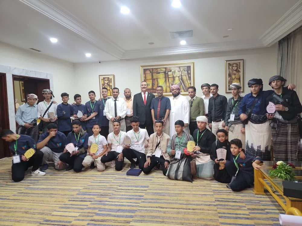 فريق اليمن يحقق لقب بطل العرب ويحصد 8 جوائز في البطولة العربية 16 للروبوت والذكاء الاصطناعي المقامة في تونس.