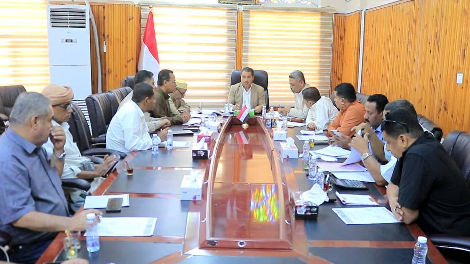 مجلس إدارة صندوق النظافة والتحسين بوادي حضرموت يناقش مستوى أداء الصندوق وسبل تطوير خدماته خلال الفترة القادمة