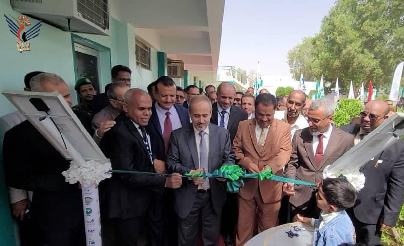 تدشين ورش ومعامل تخصص الطاقة الشمسية بكلية المجتمع بسيئون