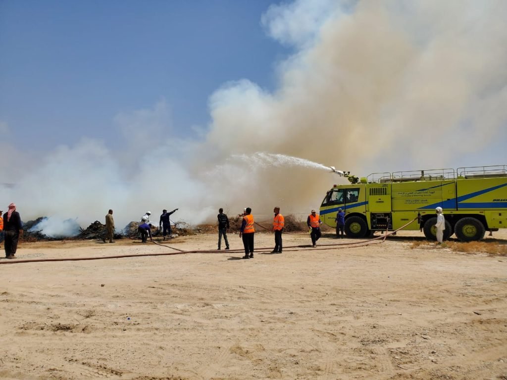 اجراء مناورة تدريبية حية لاطفاء الحرائق بمطار سيئون الدولي