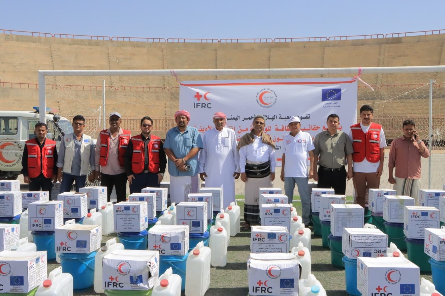 توزيع حقائب نظافة لشريحة عمال النظافة بمديرية سيئون للوقاية من الأمراض ومن انتشار الأوبئة