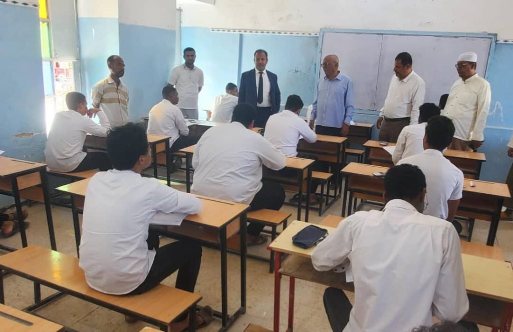 الوكيل العامري يتفقد سير الامتحانات النهائية لطلاب الثانوية العامة بوادي حضرموت