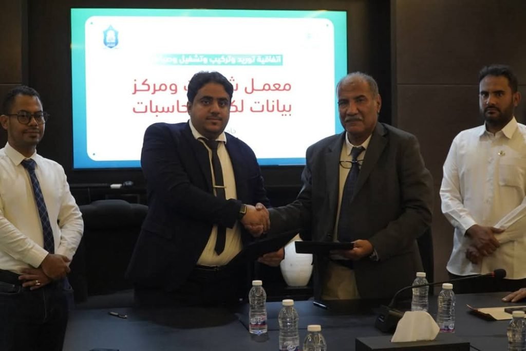 توقيع اتفاقية بين جامعة سيئون ومؤسسة حضرموت تنمية بشرية لتأسيس معمل شبكات ومركز بيانات بكلية الحاسبات