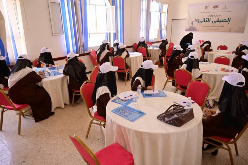 تدشين مخيم مهارات الصيفي الثاني لطالبات الصف الأول بثانوية سيئون النموذجية