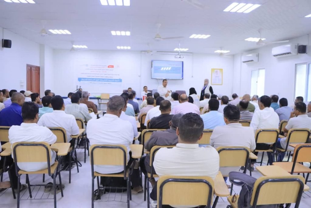 بدعم من منظمة الصحة العالمية : بدء دورة تدريبية تنشيطية لفرق الإستجابة السريعة بوادي حضرموت