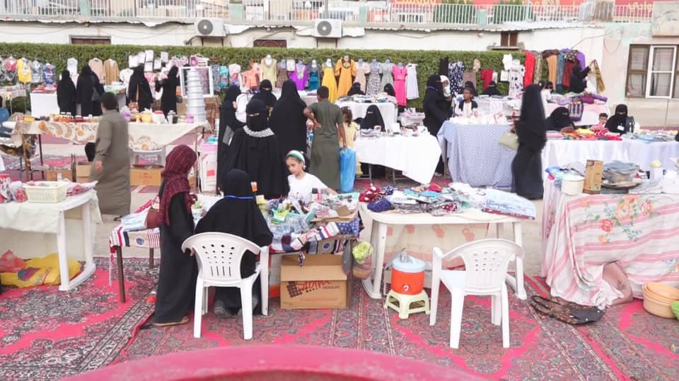 إبداعات نسوية تزيّن البازار الثاني بسيئون بمشاركة 60 امرأة منتجة