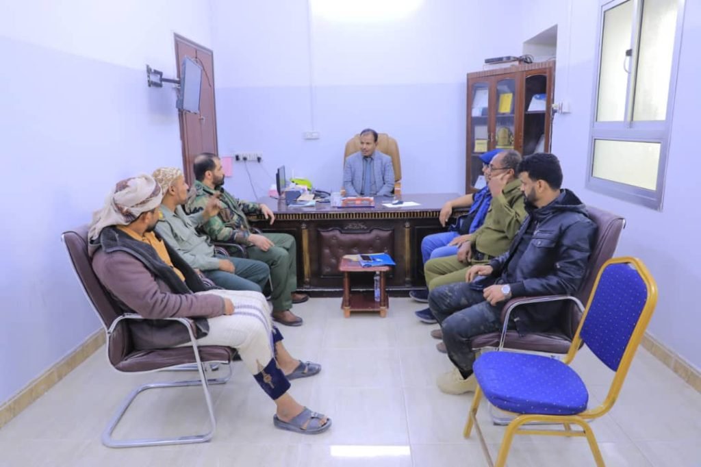 زيارة ميدانية لوكيل المحافظة لشئون الوادي والصحراء لمرافق أمنية وخدمية لتعزيز الاستقرار بسيئون