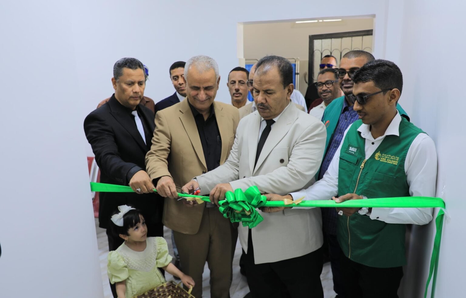 افتتاح وحدة تفتيت الحصوات بالموجات التصادمية بمركز جراحة الكلى بسيئون