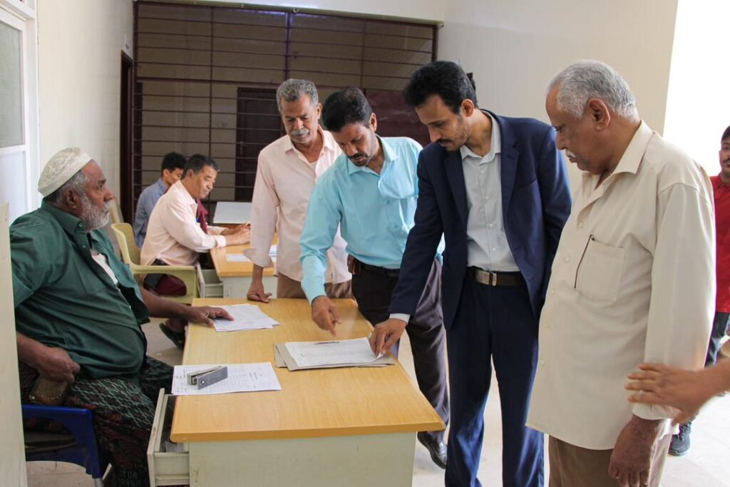 الوكيل الجيلاني يتفقد الانضباط الوظيفي في عدد من المرافق الحكومية في أول أيام رمضان