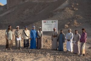 تسليم موقع مشروع ريع وقف أفريقيا الخيري لتعزيز إمدادات المياه بمديرية شبام