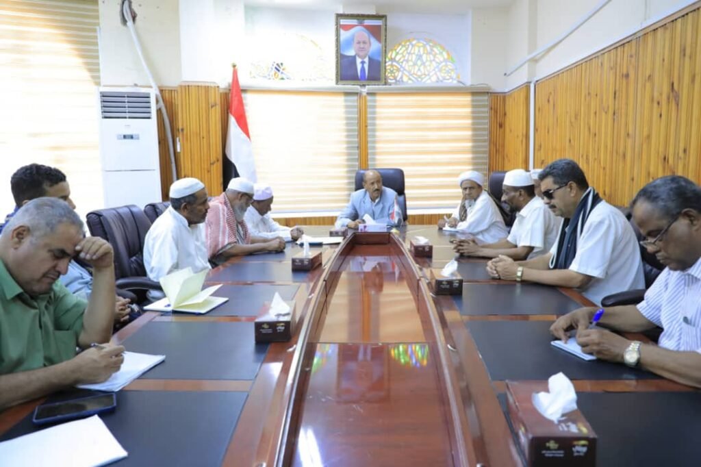 الوكيل باربّاع يطلع على احتياجات سكان حافة السحيل بمدينة سيئون