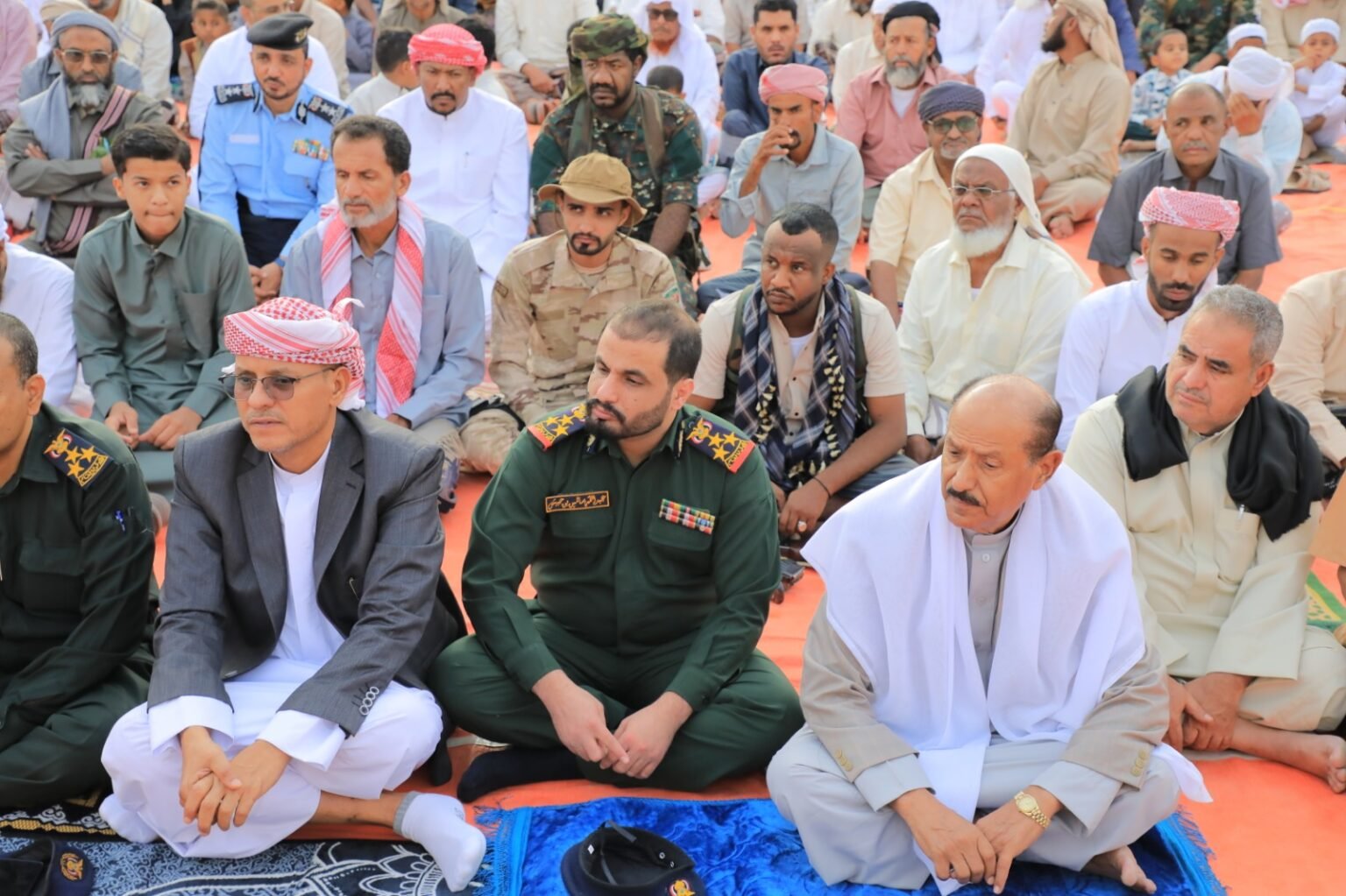 الوكيل بارباع يؤدي صلاة عيد الفطر المبارك مع جموع المصلين ويزور ويستقبل جموع المهنئين بالعيد السعيد