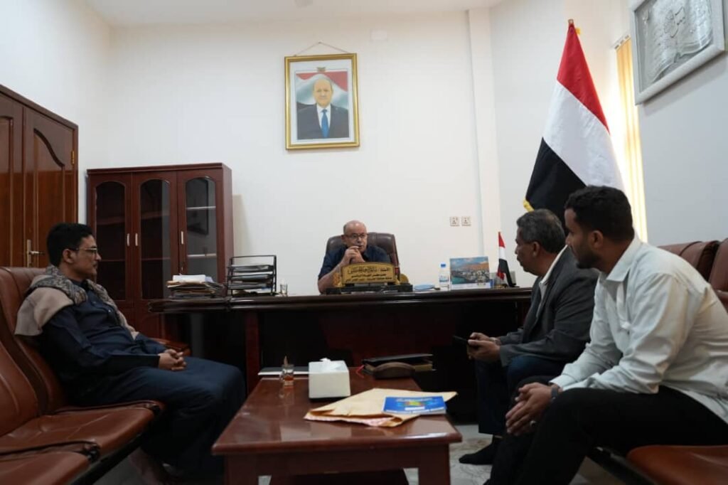 اجتماع بالمكلا يناقش الوضع التمويني للمشتقات النفطية و أولوية تأمين احتياجات الكهرباء والسوق بحضرموت