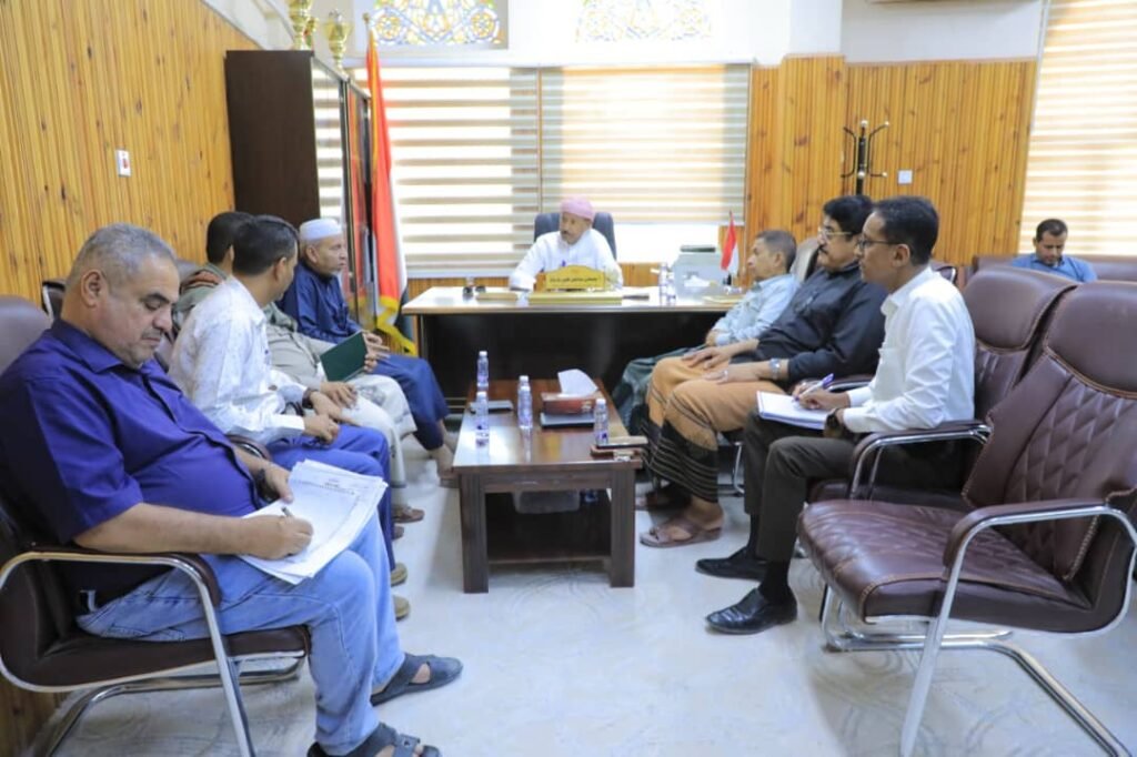 الوكيل بارباع يبحث مع الجهات المختصة تحضيرات تنفيذ مشروع إنشاء 100 ميجاوات كهرباء لوادي وصحراء حضرموت