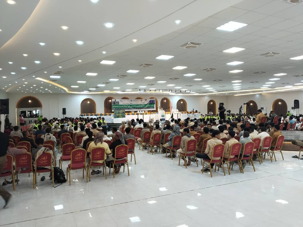 وكيل محافظة حضرموت يشهد حفل تخريج 140متدرب لبرنامج الطاقة الشمسية وتطبيقاتها بالقطن
