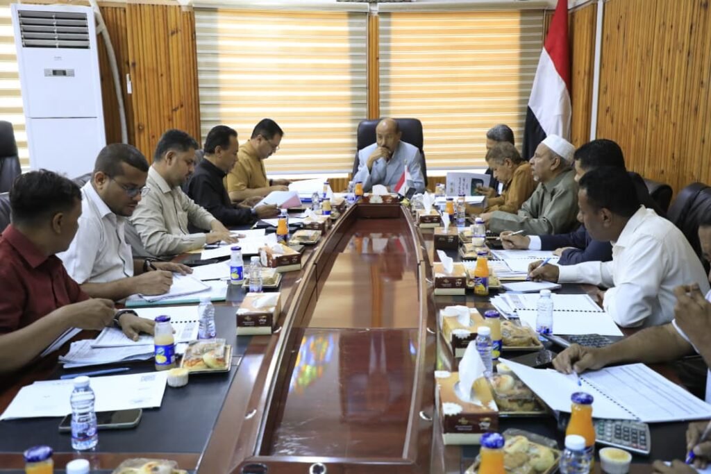 مجلس إدارة صندوق النظافة بوادي حضرموت يقر حساب 2024 ويناقش مشاريع تطويرية بسيئون وشبام