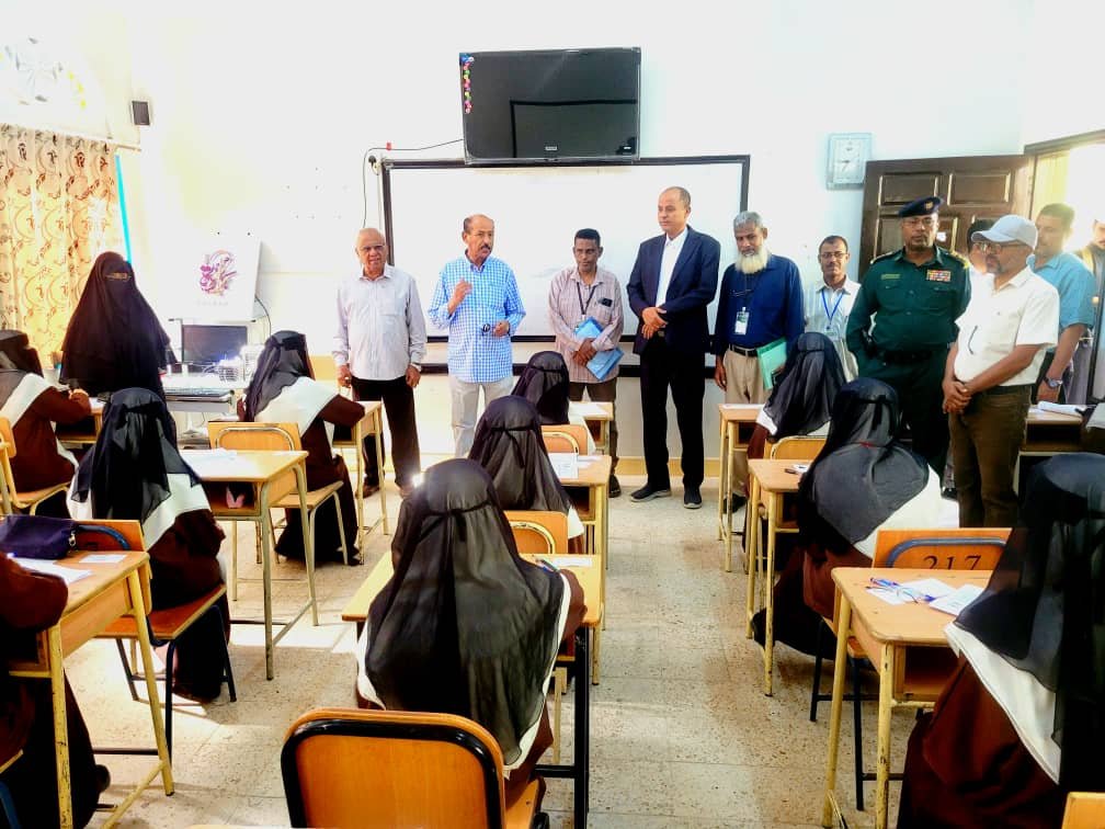 5562 طالباً وطالبة يؤدون اختبارات الثانوية العامة في 103 مراكز بوادي وصحراء حضرموت