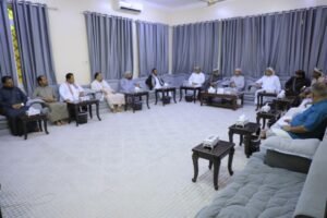 الوكيل بارباع يناقش مع مكتب شؤون قبائل كندة الأوضاع المعيشية والخدمية