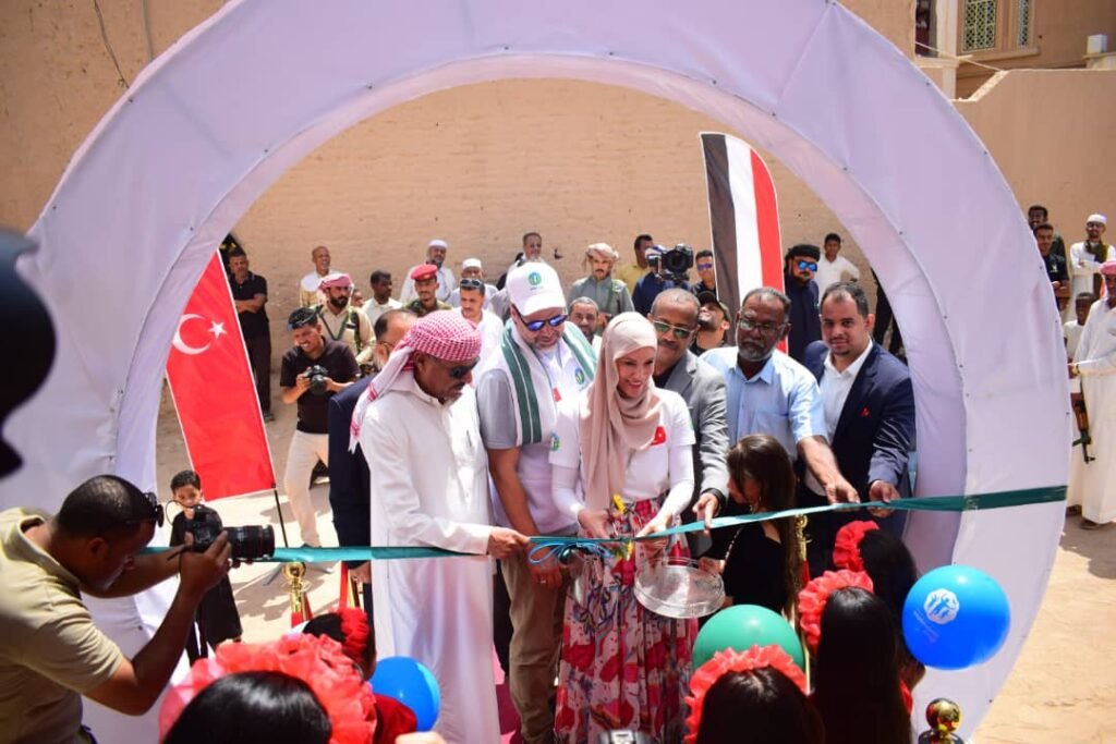 الوكيل بارباع يفتتح مركز السيدة حفصة للتعليم وتنمية المرأة بمديرية تريم