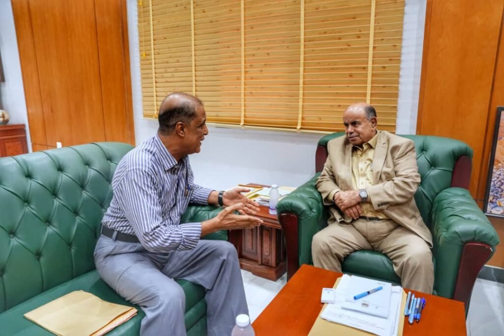 عضو مجلس القيادة محافظ حضرموت يلتقي المدير العام لمكتب وزارة الإعلام بوادي وصحراء حضرموت