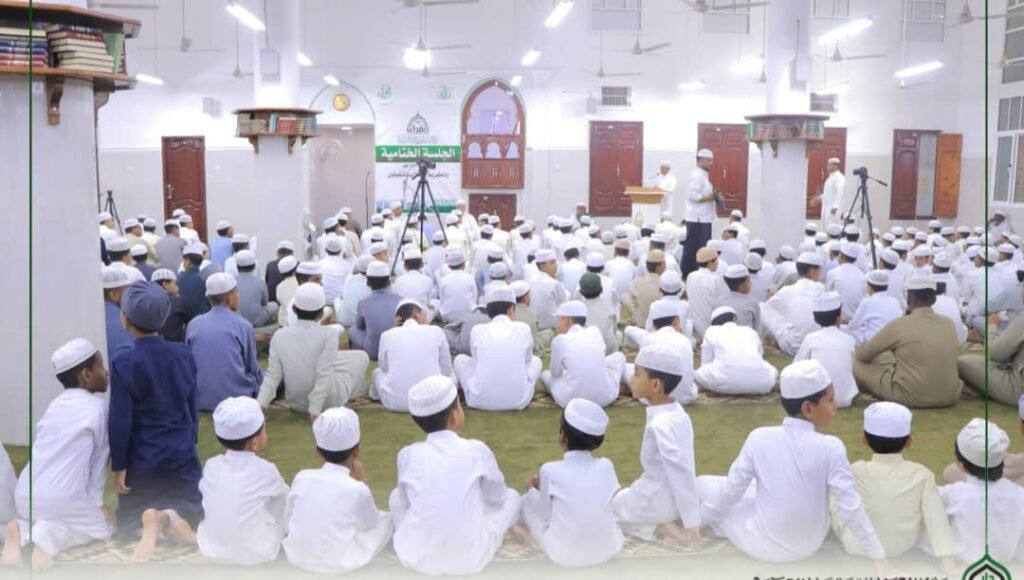 دار القرآن بسيئون يكرّم طلابه المتفوقين في اختتام عامه الدراسي