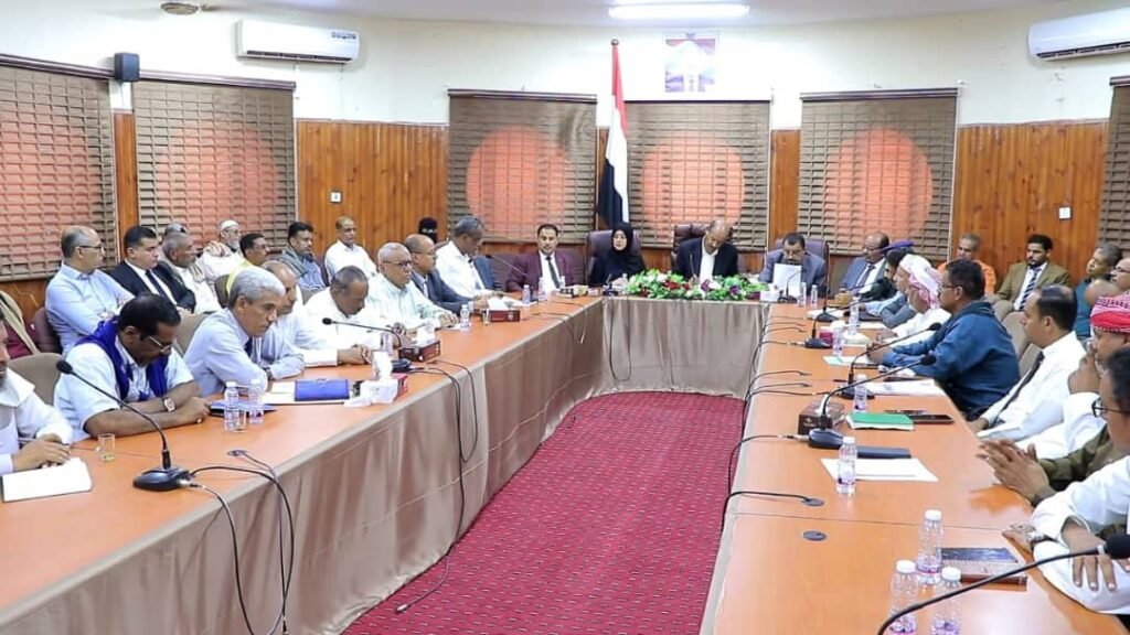 تنفيذي وادي حضرموت يناقش الحساب الختامي للعام ۲۰۲٥م ويستعرض تقارير أداء المكاتب التنفيذية والخدمية
