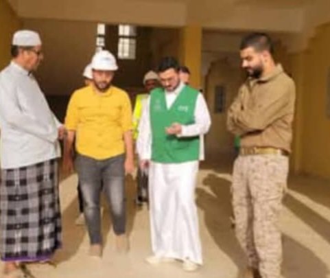 وفد البرنامج السعودي لتنمية وإعمار اليمن يتفقد المراحل النهائية لمشروع ثانوية الصبان بسيئون