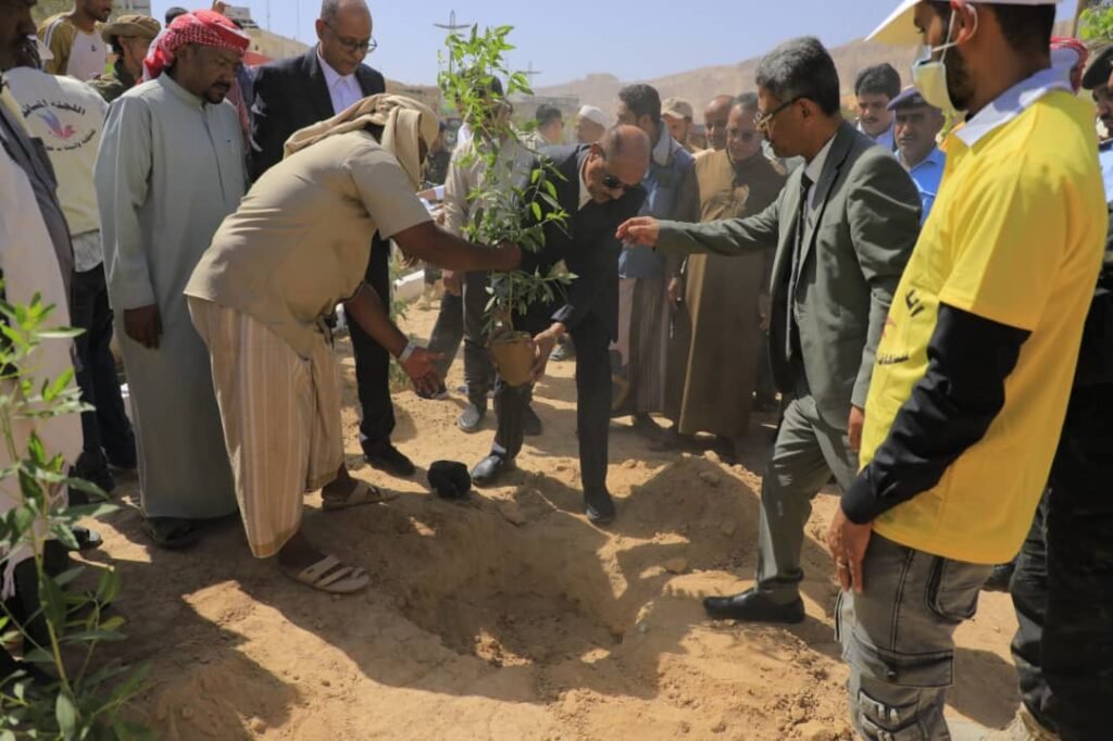 الوكيل بارباع يدشن فعاليات اليوم العالمي للنظافة بوادي حضرموت