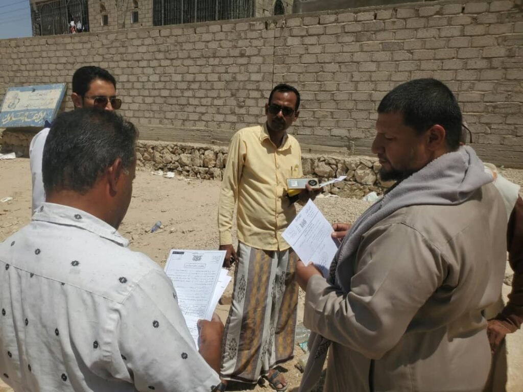 توقيع محضر تسليم موقع مشروع مبنى إذاعة سيئون للمقاول المنفذ