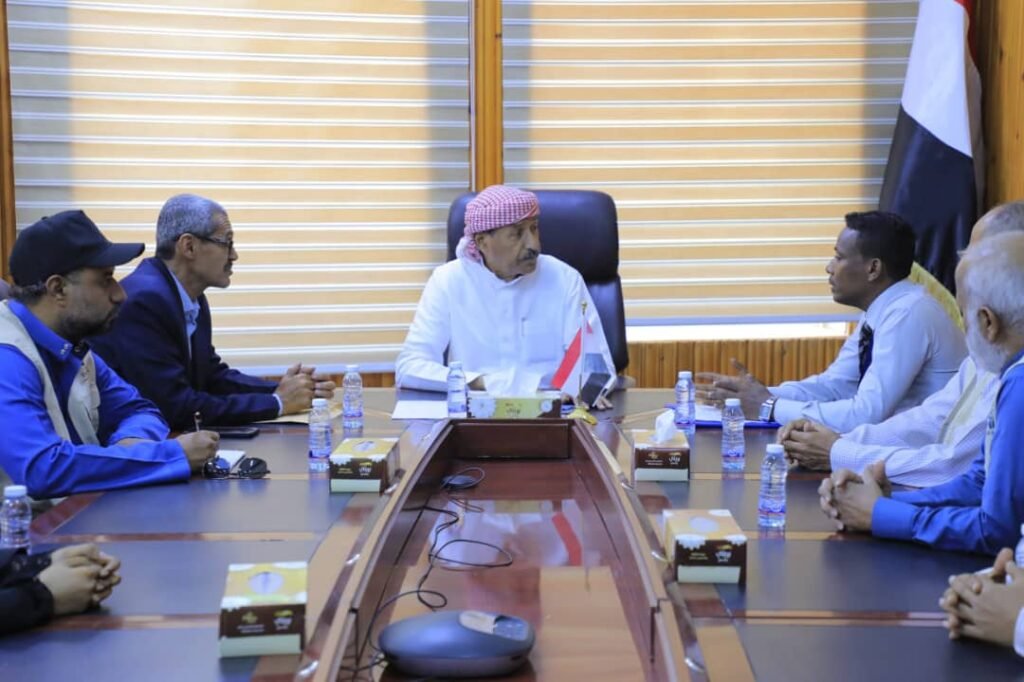 الوكيل بارباع يطّلع على التحضيرات الخاصة بمشروع إنشاء وتشغيل مخيم النازحين الجديد بالعبر